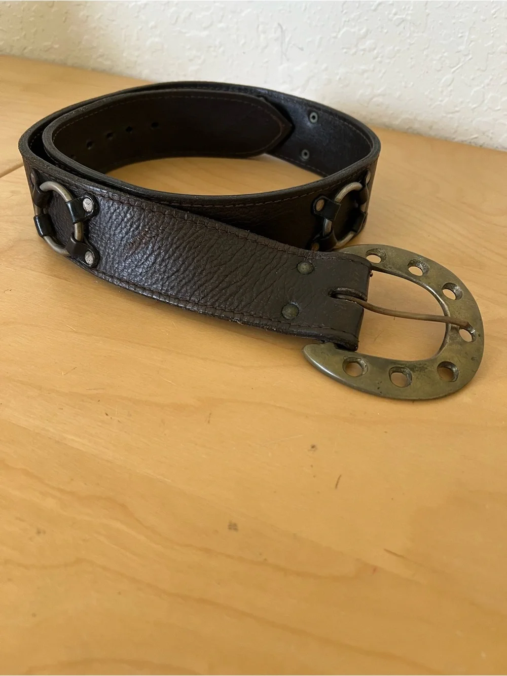 Unisex  Brown Leather Belt with Decorative Brass Horseshoe Buckle